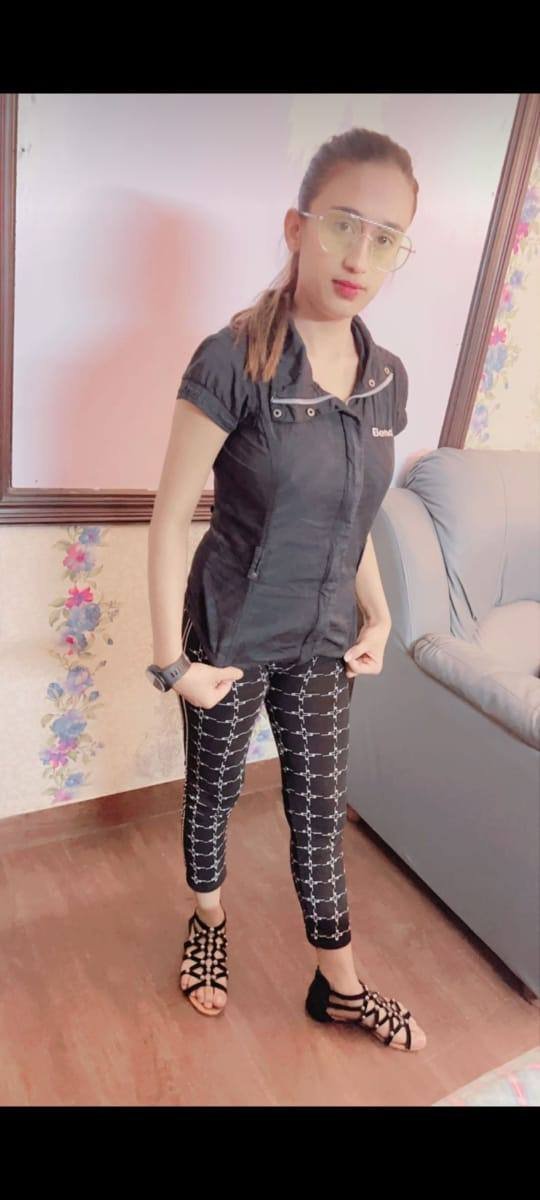 Massage center staff in Karachi